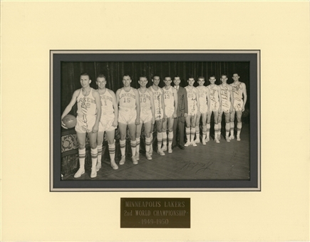 1949-50 Minneapolis Lakers Team Signed 8x10 Team Photo With 17 Signatures Matted To 15.5 x 12 (JSA)
